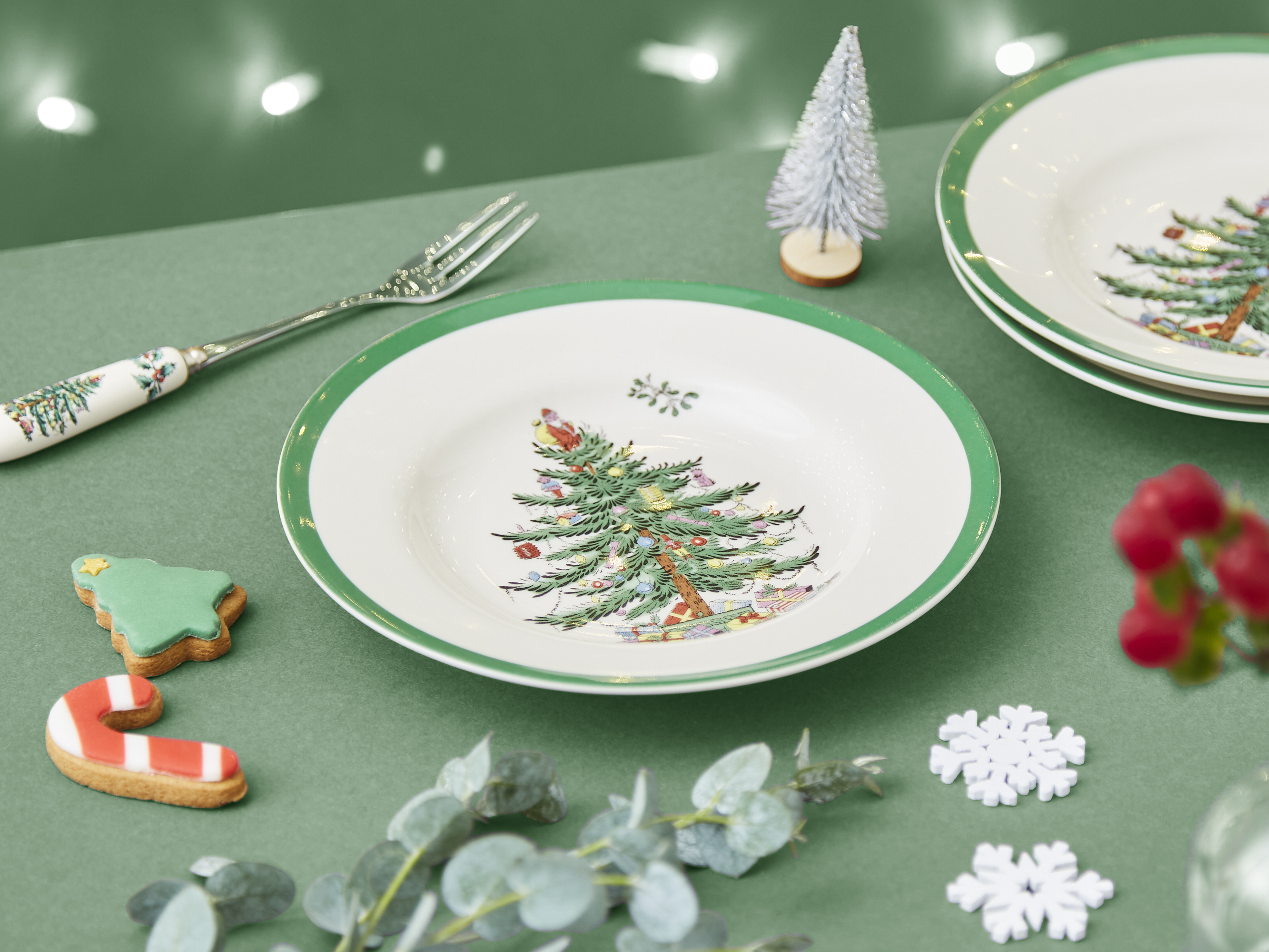 Christmas Tree Set of 12 Salad Plates image number null